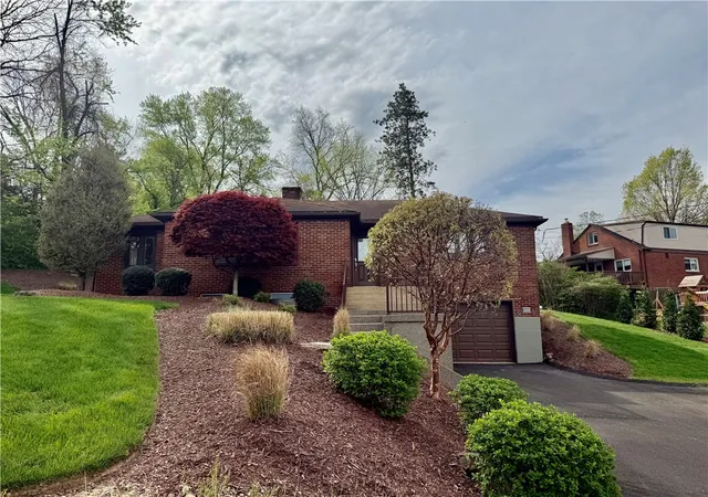 4th image of 211 Lesnett Rd, Upper St Clair, PA 15241 | MLS# 1748144