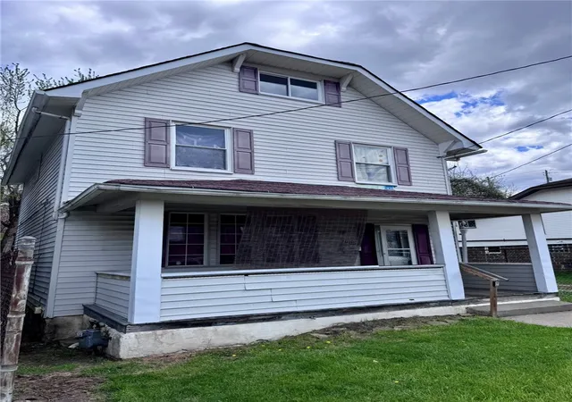2nd image of 2010 Victoria Ave, New Kensington, PA 15068 | MLS# 1748402