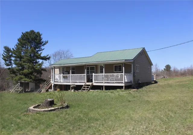 Homes for sale in Irwin Twp, PA | 2317 Clintonville Rd, Irwin Twp, PA 16038 | MLS# 1748457