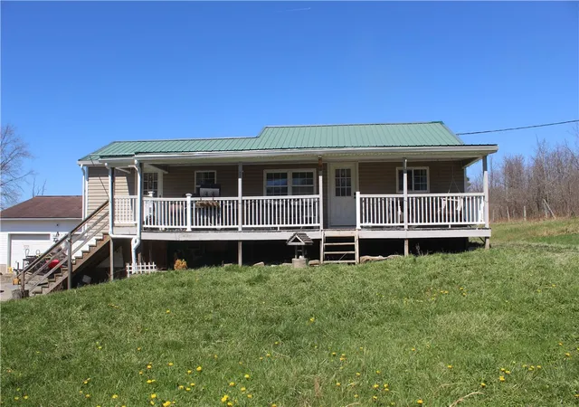 Homes for sale in Irwin Twp, PA | 2317 Clintonville Rd, Irwin Twp, PA 16038 | MLS# 1748457