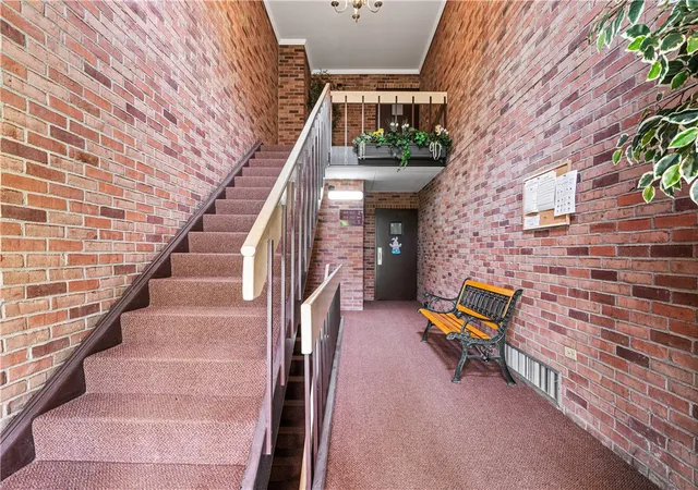 3rd image of 605 Calais Dr, Pittsburgh, PA 15237