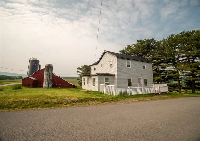 Photo 3 of House for sale at 198 Mt View Rd, Donegal, PA 15622 | MLS# 1748569 | Listing updated on 2026-08-02