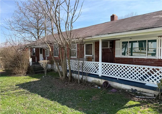 2nd image of 142 Cumberland Village, Carmichaels/cumblnd, PA 15320 | MLS# 1748368