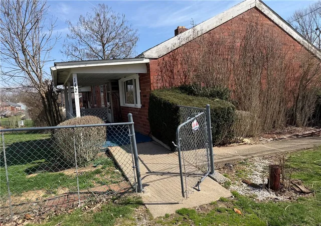 Homes for sale in Carmichaels/cumblnd, PA | 142 Cumberland Village, Carmichaels/cumblnd, PA 15320 | MLS# 1748368
