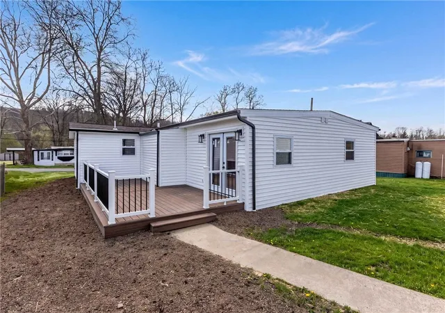 Photo 3 of Single family home for sale at 265 Ewing St, Meadowlands, PA 15347 | MLS# 1748571 | Listing updated on 2026-07-07