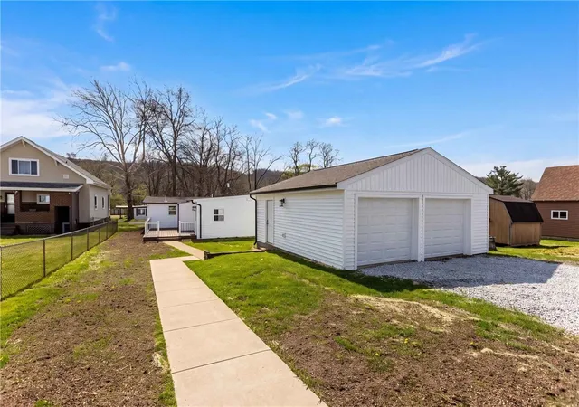 Photo 4 of Single family home for sale at 265 Ewing St, Meadowlands, PA 15347 | MLS# 1748571 | Listing updated on 2026-07-07
