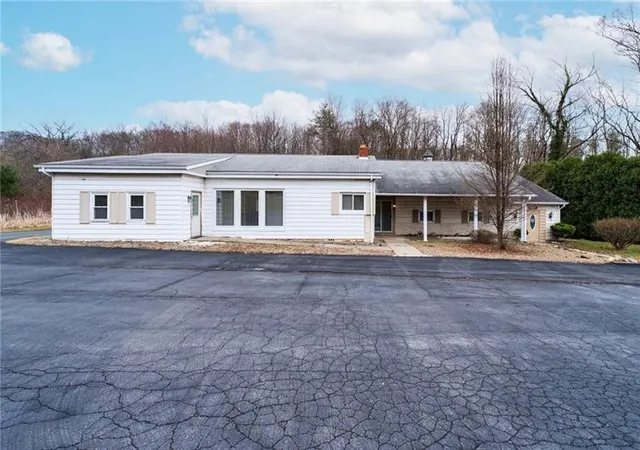 Homes for sale in Neshannock Twp, PA | 3030 Wilmington Rd, Neshannock Twp, PA 16105 | MLS# 1748001