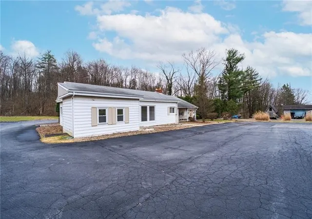 Homes for sale in Neshannock Twp, PA | 3030 Wilmington Rd, Neshannock Twp, PA 16105 | MLS# 1748001