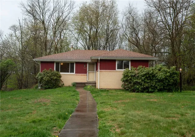2nd image of 194 Woodridge Dr, Brighton Twp, PA 15009 | MLS# 1748498