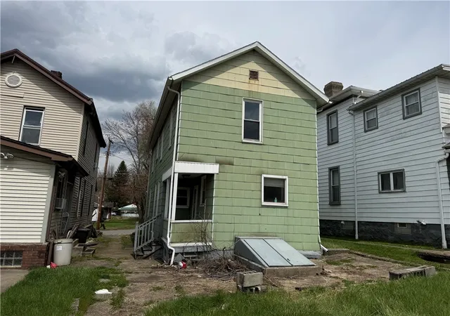 12th image of 308 E Division St, New Castle, PA 16101 | MLS# 1748834