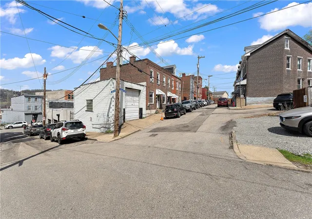 4th image of 3502 Leech St, Lawrenceville, PA 15201 | MLS# 1748851
