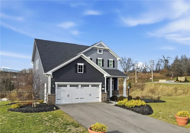 Homes for sale in Findlay Twp, PA | 4 Dana Dr, Findlay Twp, PA 15108 | MLS# 1748795