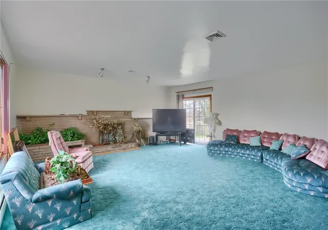 Homes for sale in Center Twp, PA | 3092 Brodhead Road, Center Twp, PA 15001 | MLS# 1748561