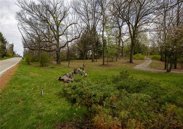 Homes for sale in Franklin Park, PA | 2168 Reis Run Rd, Franklin Park, PA 15237 | MLS# 1748855