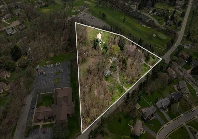 Homes for sale in Franklin Park, PA | 2168 Reis Run Rd, Franklin Park, PA 15237 | MLS# 1748855