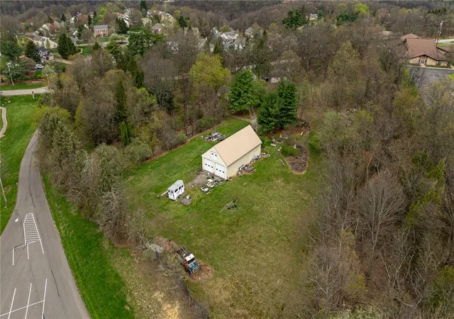 Homes for sale in Franklin Park, PA | 2168 Reis Run Rd, Franklin Park, PA 15237 | MLS# 1748855