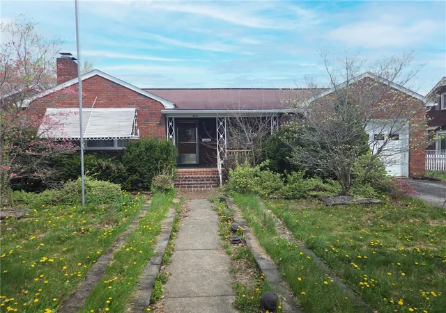 Homes for sale in New Castle, PA | 423 E Hazelcroft Ave, New Castle, PA 16105 | MLS# 1748930