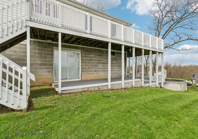Homes for sale in Mahoning Twp, PA | 8 Leslie Dr, Mahoning Twp, PA 16116 | MLS# 1748992
