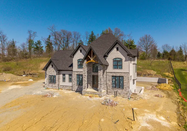 3rd image of 2210 Tree Top Ln, Upper St Clair, PA 15241 | MLS# 1749022