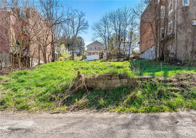 Homes for sale in Mt Washington, PA | 260-262 Plymouth St, Mt Washington, PA 15211 | MLS# 1748966