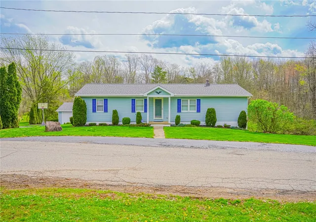 Photo 2 of Manufactured home for sale at 501 Avon St, Union Twp, PA 16101 | MLS# 1749130 | Listing updated on 2026-07-22