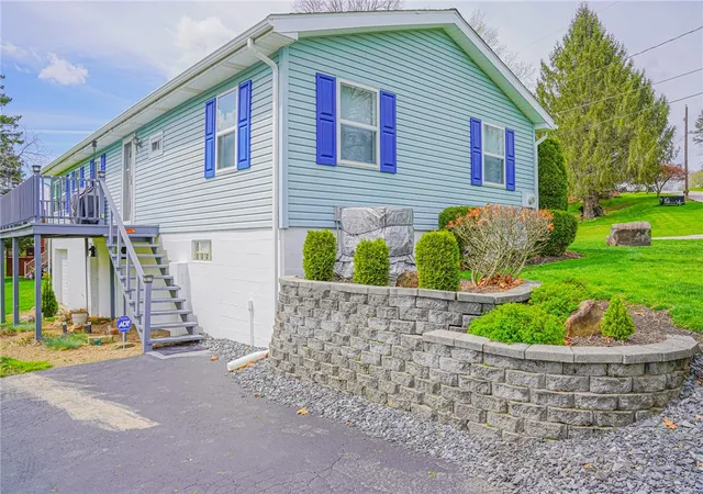 Photo 3 of Manufactured home for sale at 501 Avon St, Union Twp, PA 16101 | MLS# 1749130 | Listing updated on 2026-07-22