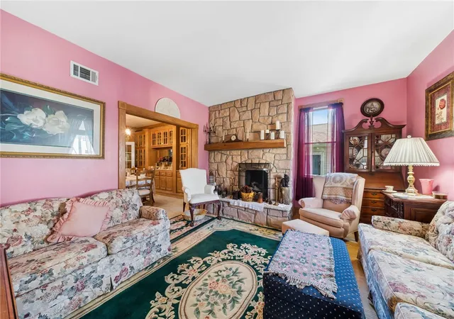 Homes for sale in Zelienople Boro, PA | 320 Walnut St, Zelienople Boro, PA 16063 | MLS# 1748610