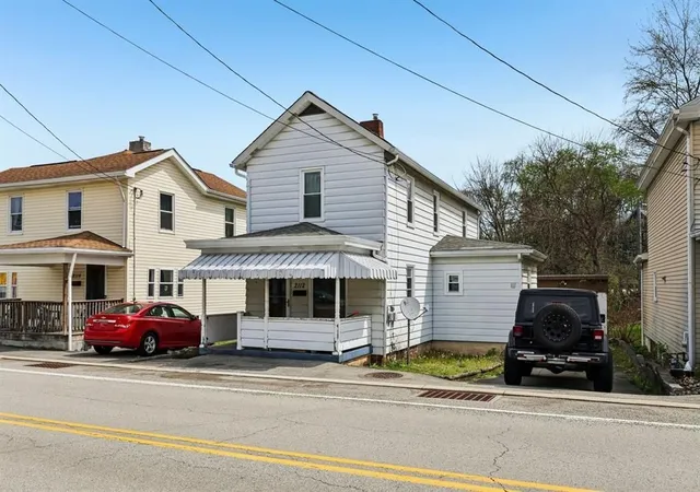 Homes for sale in Hempfield Twp, PA | 2112 Keystone Ave, Hempfield Twp, PA 15601 | MLS# 1749204