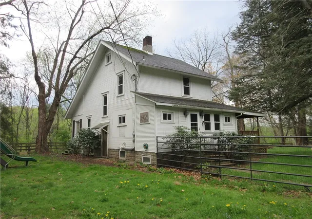 2nd image of 227 Wurtemburg Rd, Ellwood City, PA 16117 | MLS# 1749112