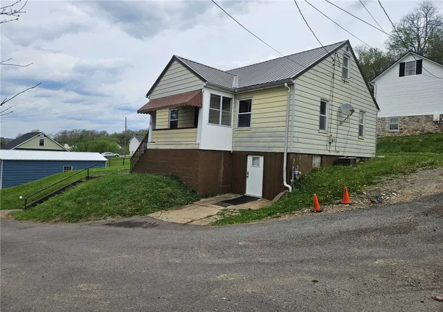 2nd image of 23 Cross St, Burgettstown Boro, PA 15021 | MLS# 1749406
