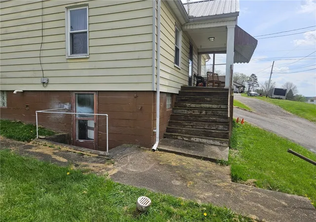 4th image of 23 Cross St, Burgettstown Boro, PA 15021 | MLS# 1749406