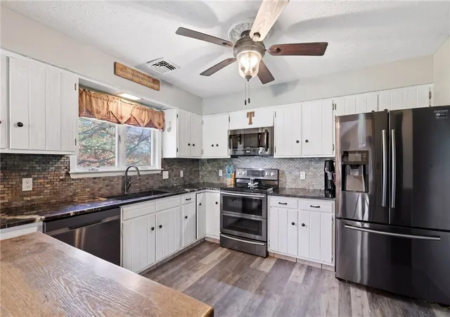 Photo 4 of Single family home for sale at 6 Manorview, Greenville Boro, PA 16125 | MLS# 1749547 | Listing updated on 2026-09-01