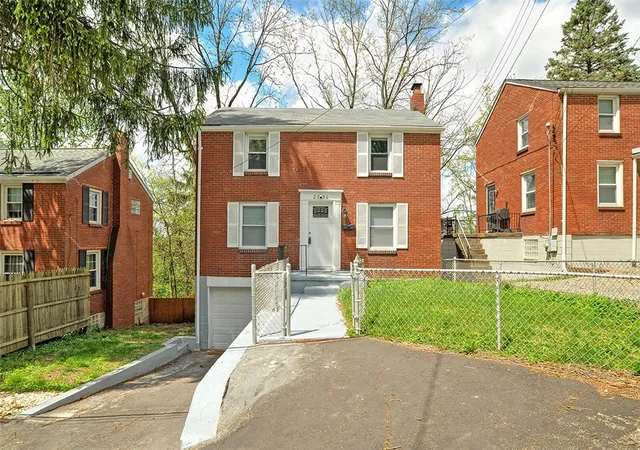 Homes for sale in Blackridge, PA | 2131 Lindsay Rd, Blackridge, PA 15221 | MLS# 1749549