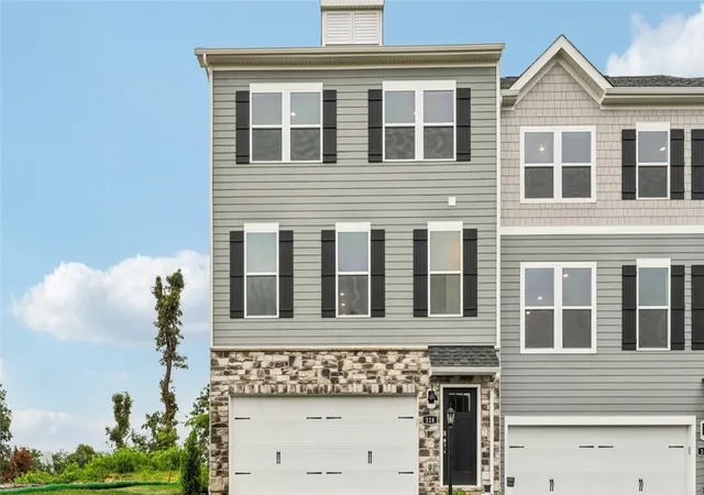 1st image of 142 River Ridge Dr, Moon/crescent Twp, PA 15108 | MLS# 1749604