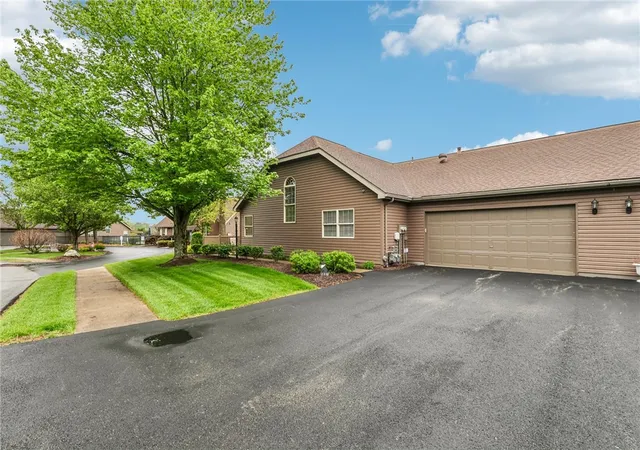 Homes for sale in Murrysville, PA | 1218 Murrychase Ln, Murrysville, PA 15668 | MLS# 1749595