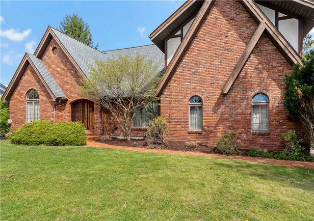 2nd image of 115 Stettler Dr, Jefferson Hills, PA 15025 | MLS# 1749596