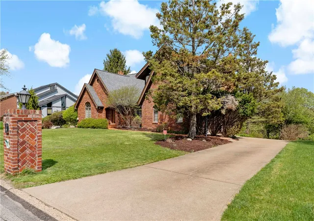 3rd image of 115 Stettler Dr, Jefferson Hills, PA 15025 | MLS# 1749596