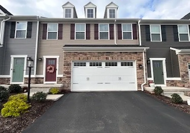 Homes for sale in Sewickley, PA | 155 Melinda Ct, Sewickley, PA 15143 | MLS# 1749710