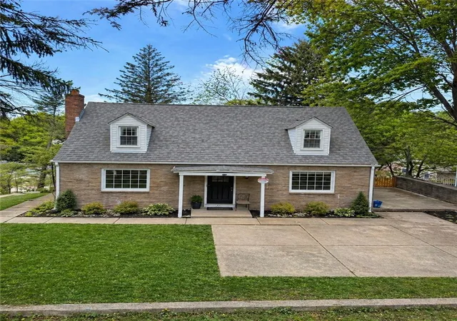 Homes for sale in Brentwood, PA | 293 Greenlee Rd, Brentwood, PA 15227 | MLS# 1749497