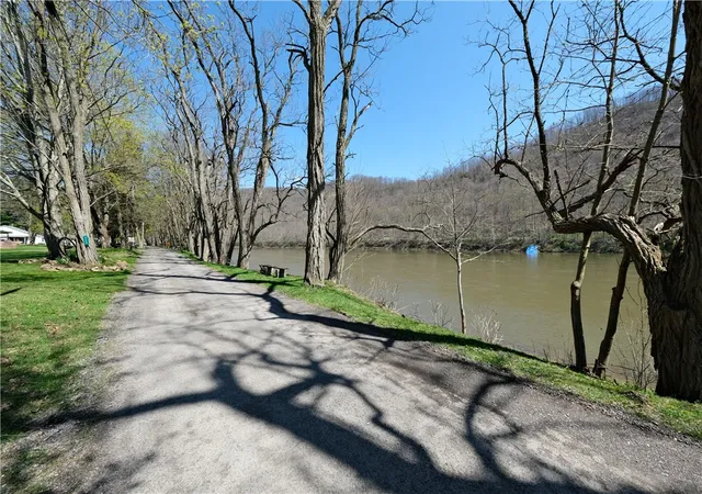 Homes for sale in Perry Twp, PA | 713 Hillville Rd, Perry Twp, PA 16041 | MLS# 1749833