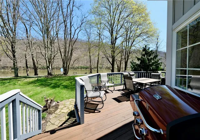Homes for sale in Perry Twp, PA | 713 Hillville Rd, Perry Twp, PA 16041 | MLS# 1749833