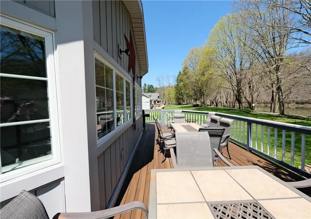 Homes for sale in Perry Twp, PA | 713 Hillville Rd, Perry Twp, PA 16041 | MLS# 1749833