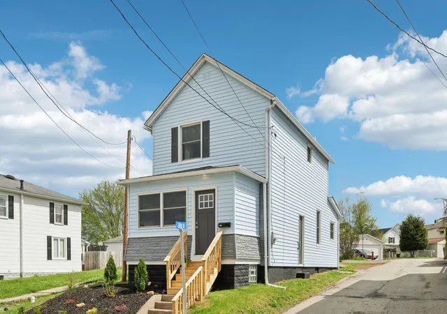Photo 1 of Sale Pending at 613 Oak St, Vandergrift, PA 15690 | MLS# 1749982 | Listing updated on 2026-06-30