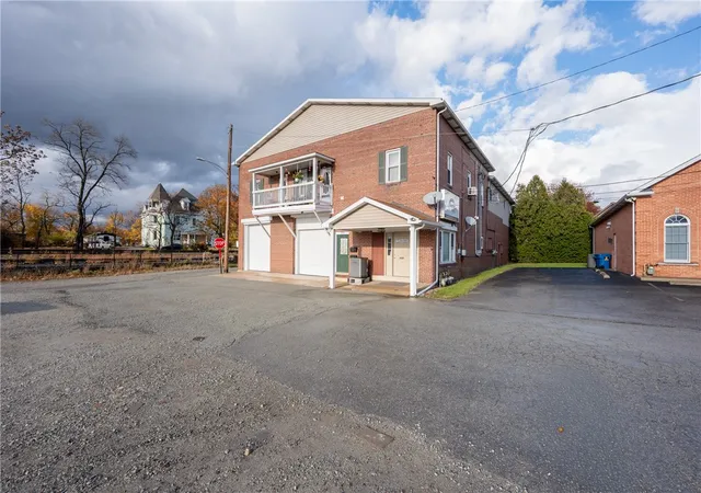 Homes for sale in Latrobe, PA | 700 Hoke St, Latrobe, PA 15650 | MLS# 1750070