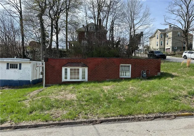 1st image of 800 Sidney St, Southwest Greensburg Boro, PA 15601 | MLS# 1750103