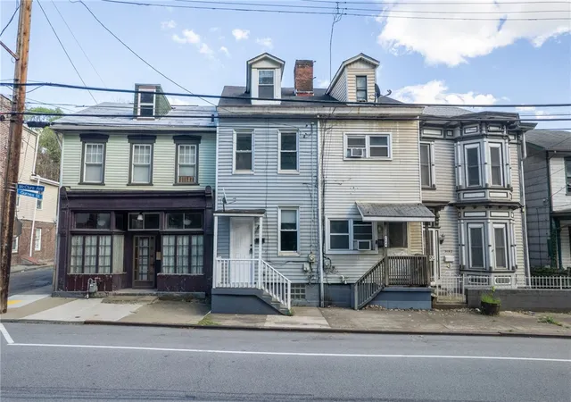 Homes for sale in Marshall Shadeland, PA | 3144 1/2 Mcclure Ave, Marshall Shadeland, PA 15212 | MLS# 1750052