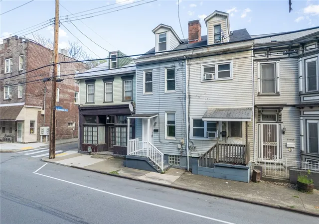 Homes for sale in Marshall Shadeland, PA | 3144 1/2 Mcclure Ave, Marshall Shadeland, PA 15212 | MLS# 1750052