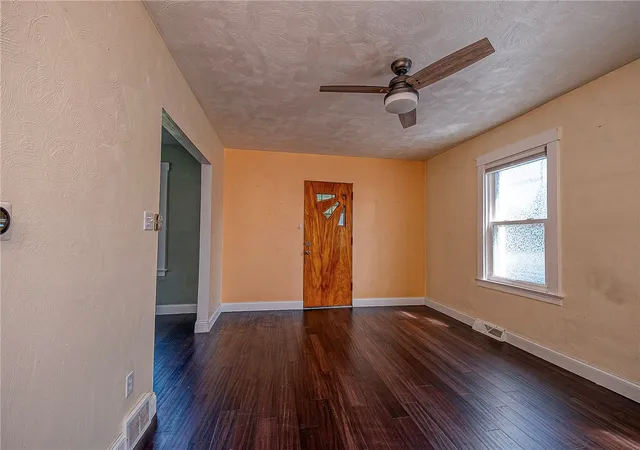 Photo 3 of Single family home for sale at 1216 Pillow Ave, Springdale Twp, PA 15049 | MLS# 1749962 | Listing updated on 2026-08-04