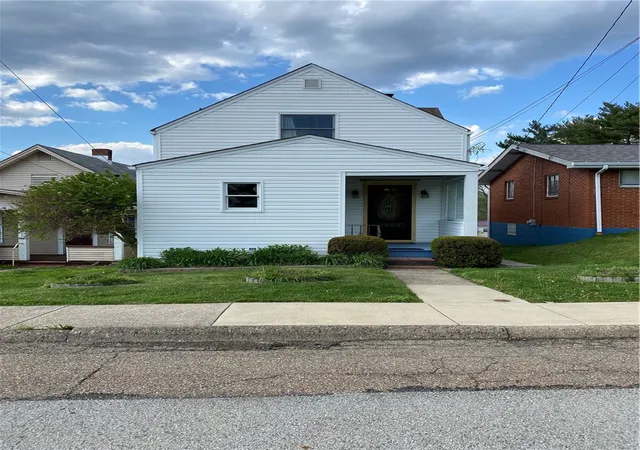 Photo 1 of Single family home for sale at 1091 Martin Ave, New Kensington, PA 15068 | MLS# 1750064 | Listing updated on 2026-06-17