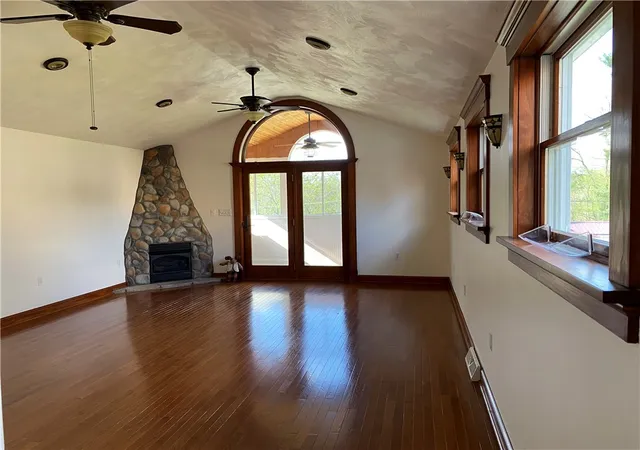 Photo 3 of Single family home for sale at 1091 Martin Ave, New Kensington, PA 15068 | MLS# 1750064 | Listing updated on 2026-06-17